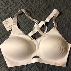 Victoria’s Secret Lightweight sports bra